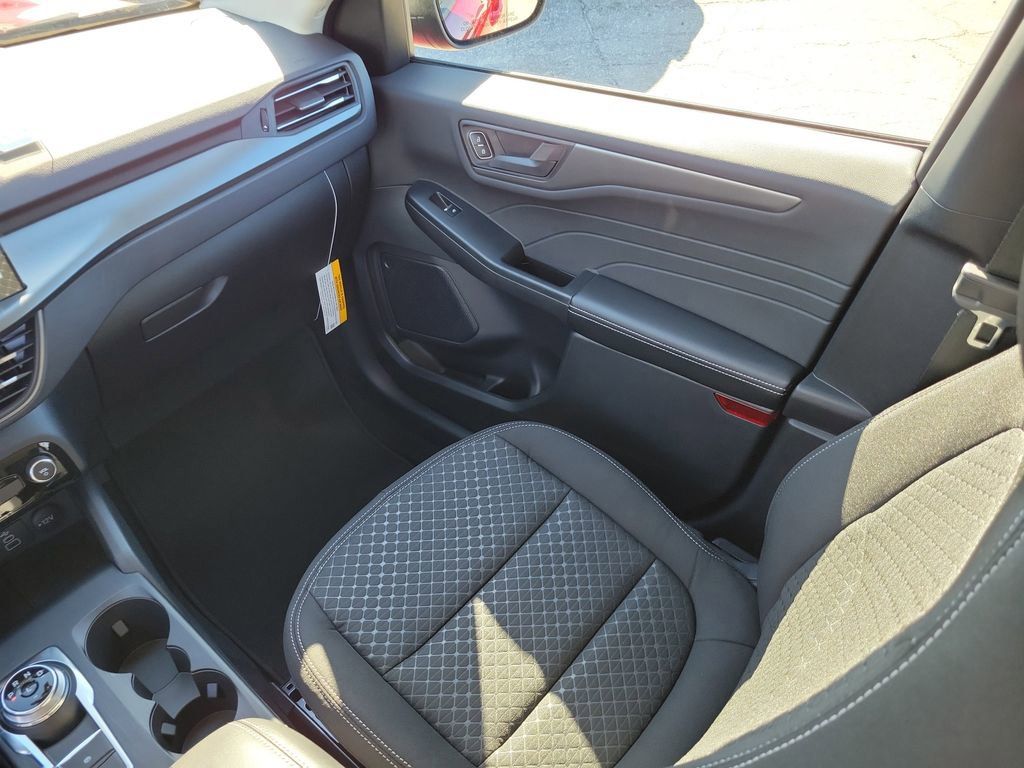 Ford Escape - Thumbnail 15