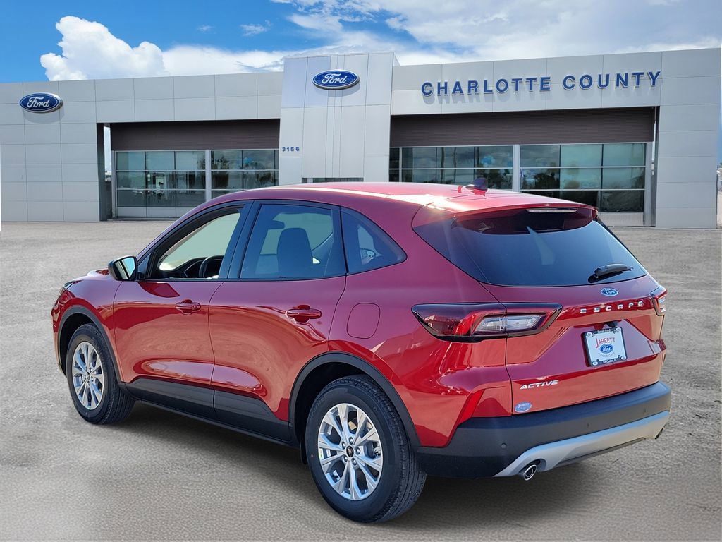 Ford Escape - Thumbnail 3