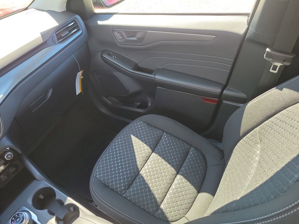 Ford Escape - Thumbnail 15