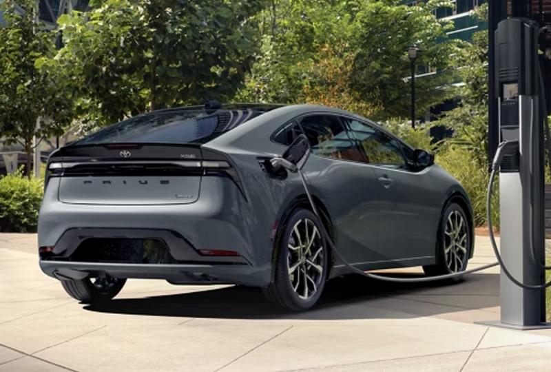 Toyota Prius Plug-In Hybrid For Sale In Venice, Fl - Thumbnail 2