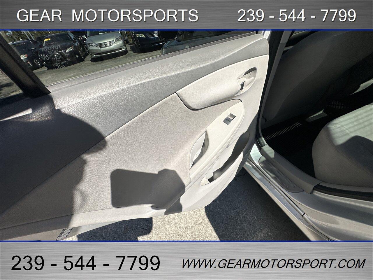 Toyota Corolla Le - Thumbnail 14