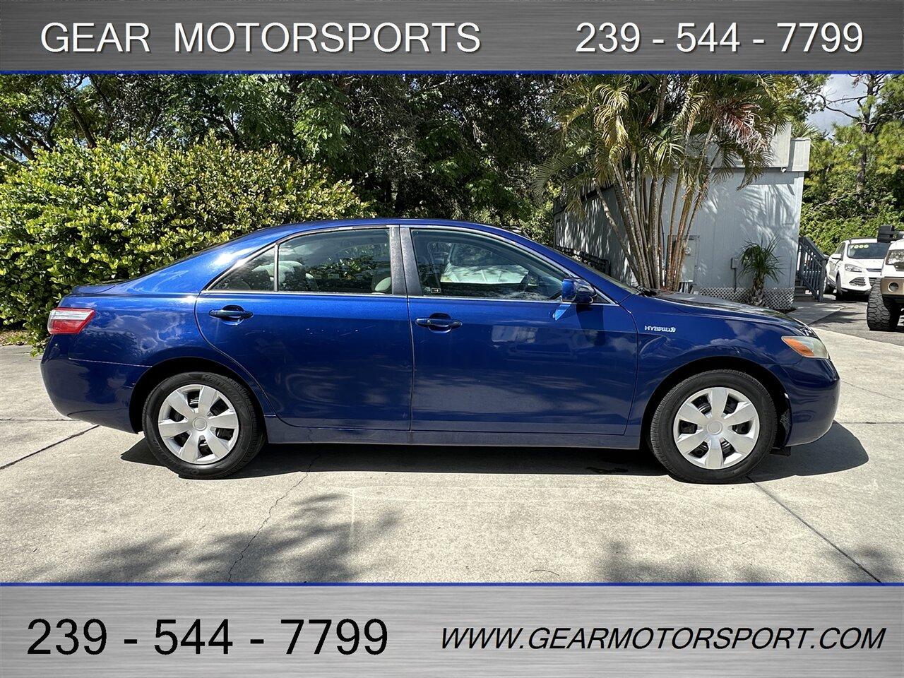 Toyota Camry Hybrid - Thumbnail 4