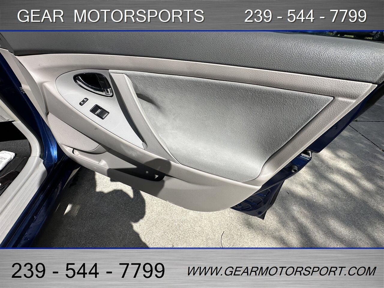 Toyota Camry Hybrid - Thumbnail 16