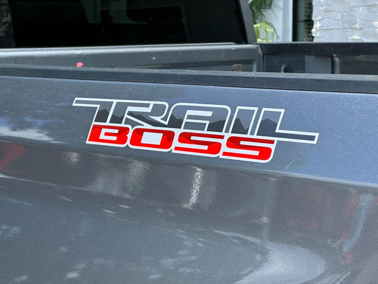 Chevrolet Silverado 1500 - Thumbnail 18