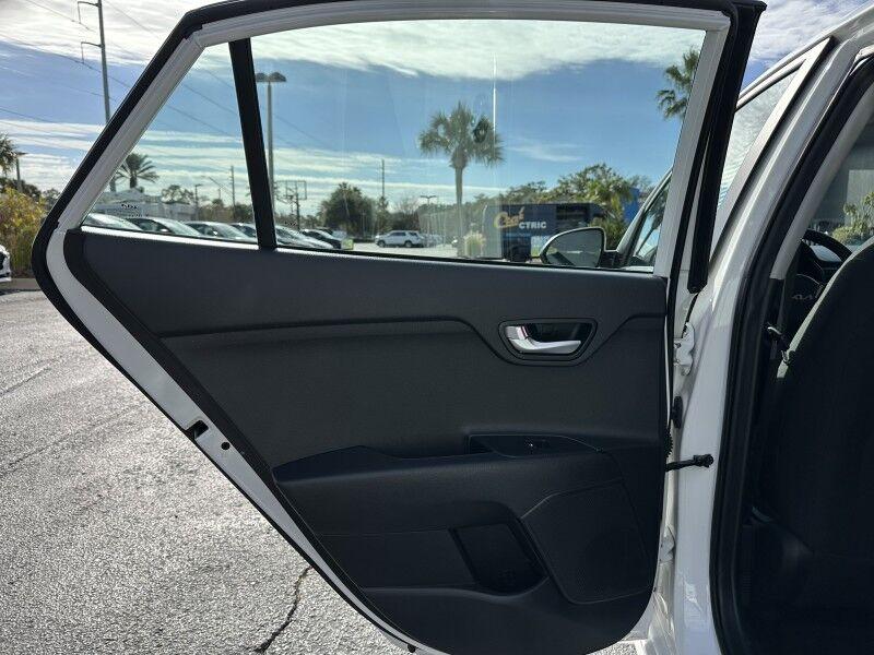 Kia Rio - Thumbnail 18