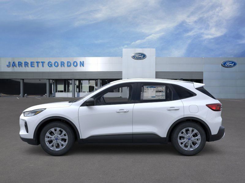 Ford Escape - Thumbnail 3