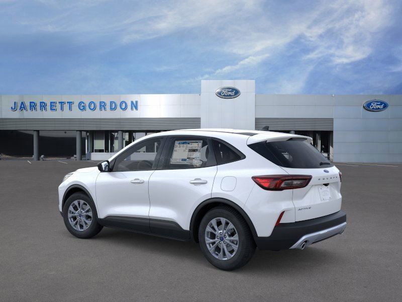 Ford Escape - Thumbnail 4