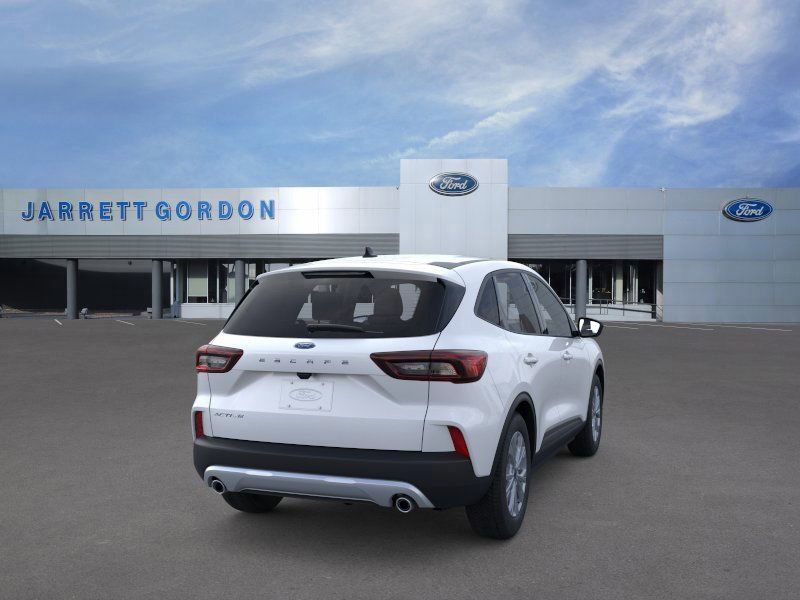 Ford Escape - Thumbnail 8