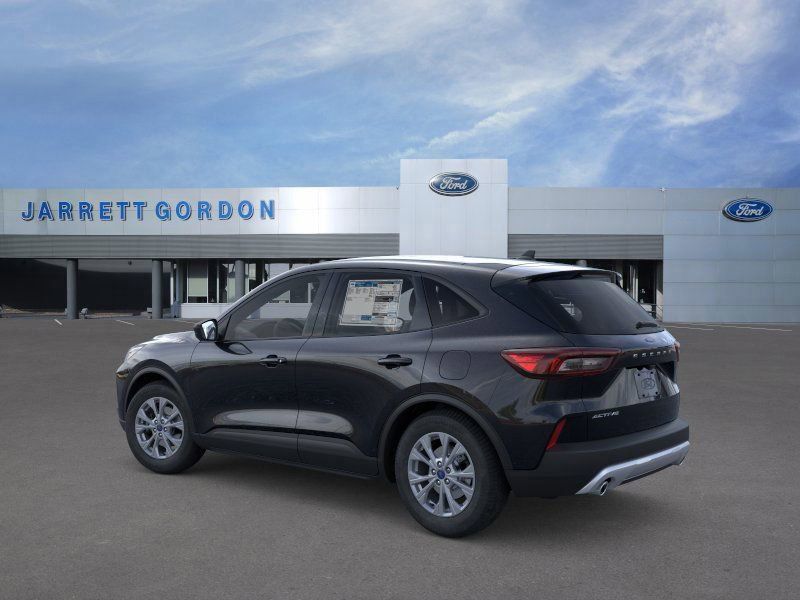 Ford Escape - Thumbnail 4