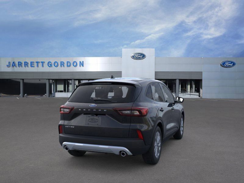 Ford Escape - Thumbnail 8