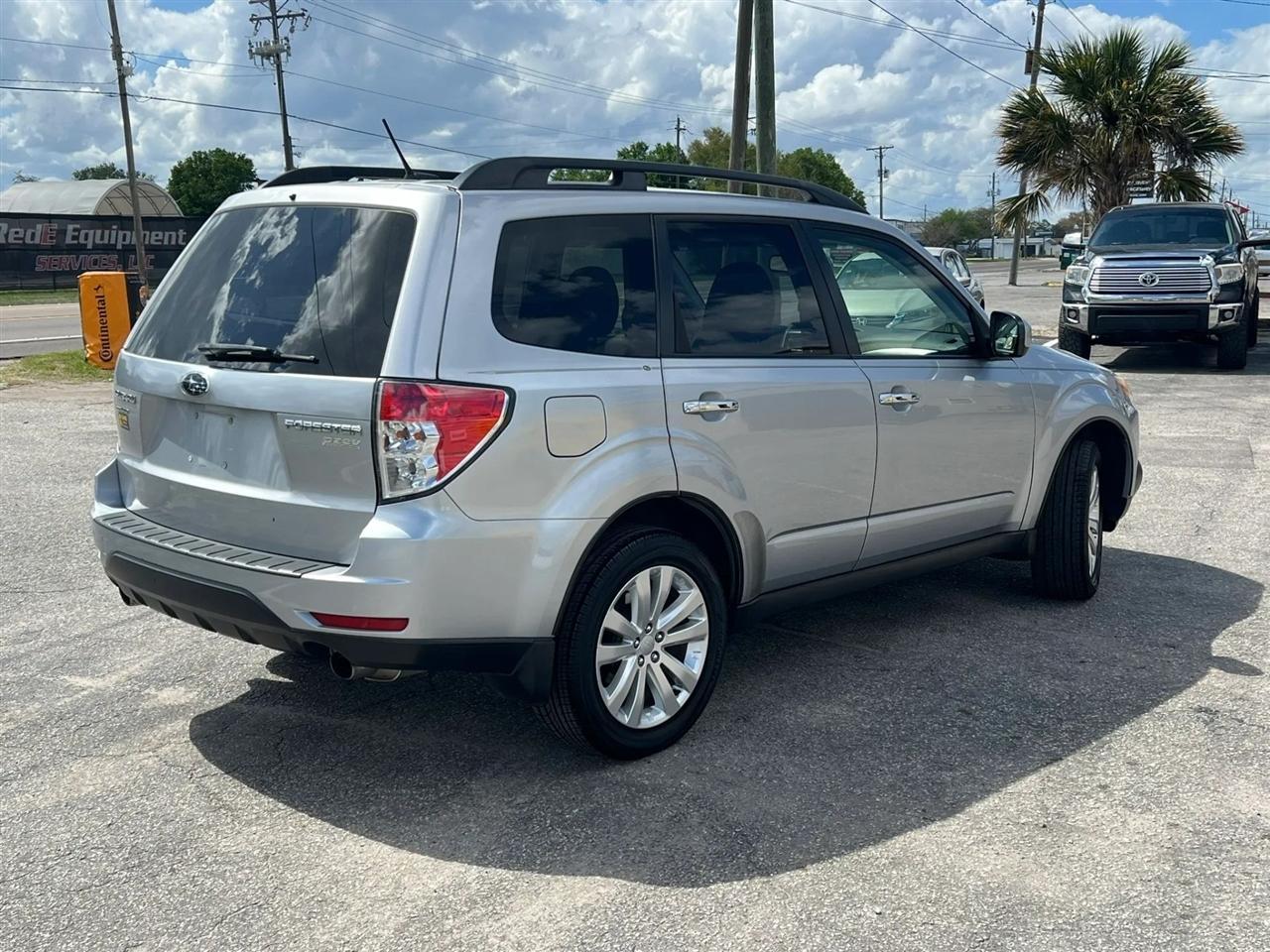 Subaru Forester2.5X Premium - Thumbnail 3