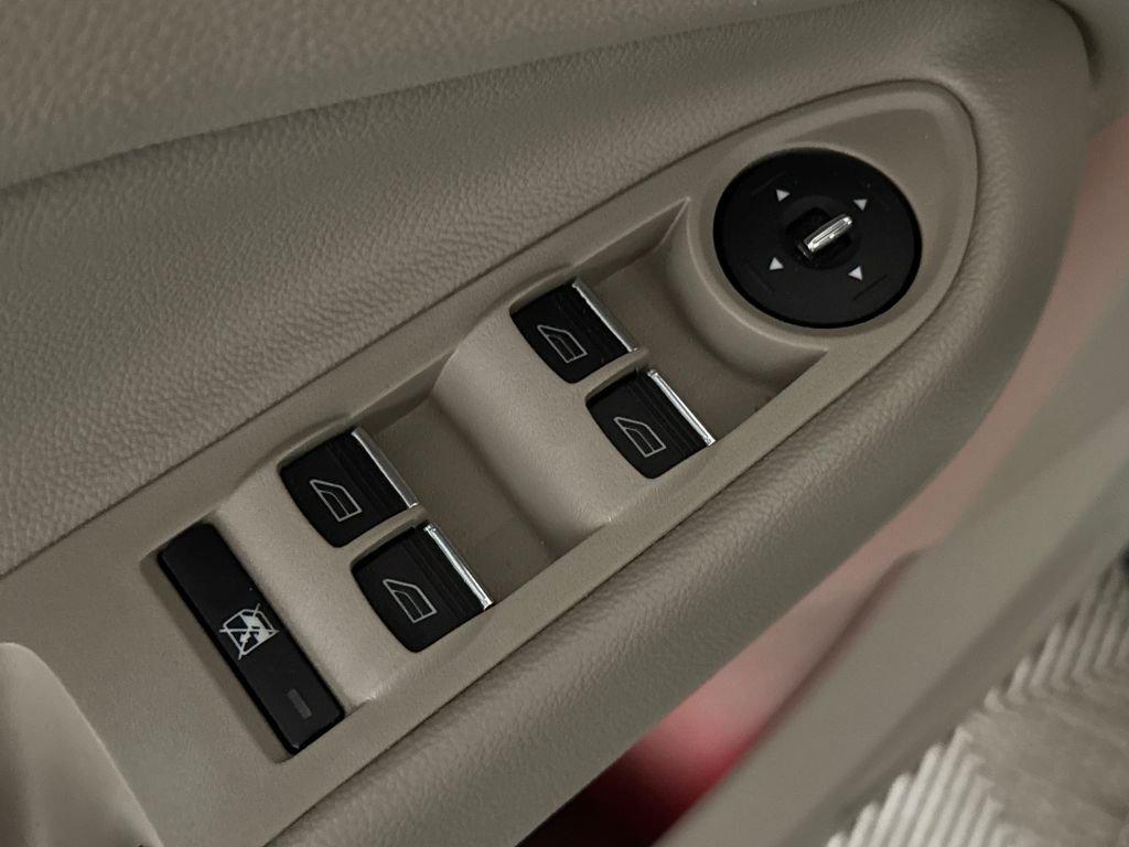 Ford Escape Titanium - Thumbnail 18