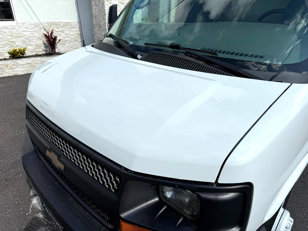 Chevrolet Express Commercial Cutaway - Thumbnail 10