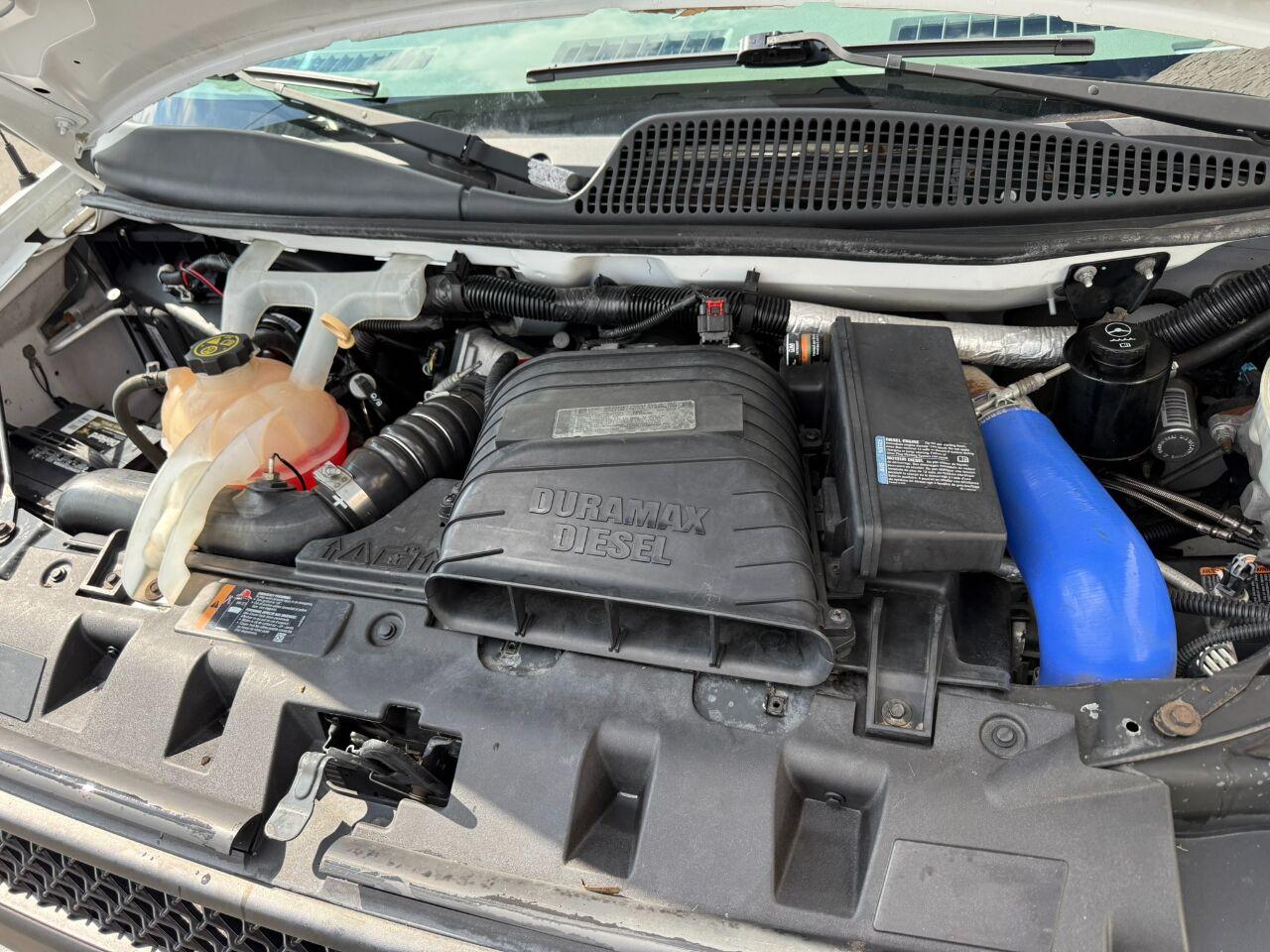 Chevrolet Express Commercial Cutaway - Thumbnail 16