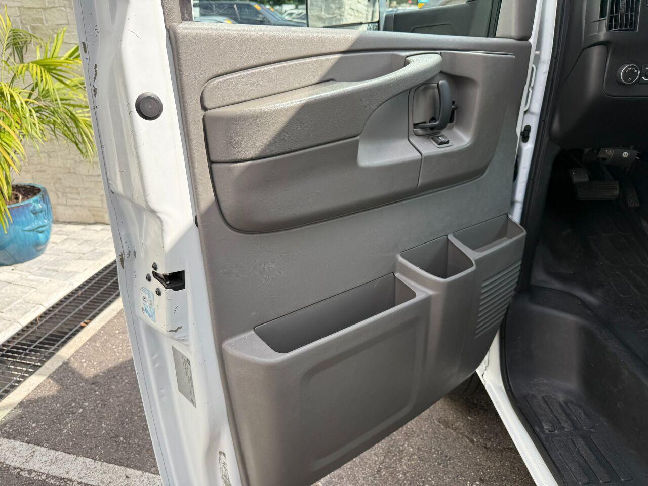 Chevrolet Express Commercial Cutaway - Thumbnail 20