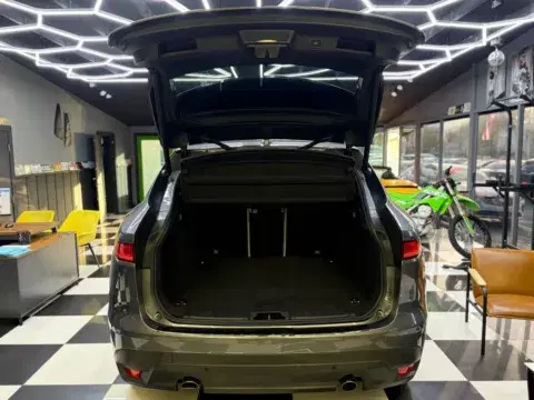 Jaguar F-Pace 25T Prestige Sport Utility 4D - Thumbnail 6