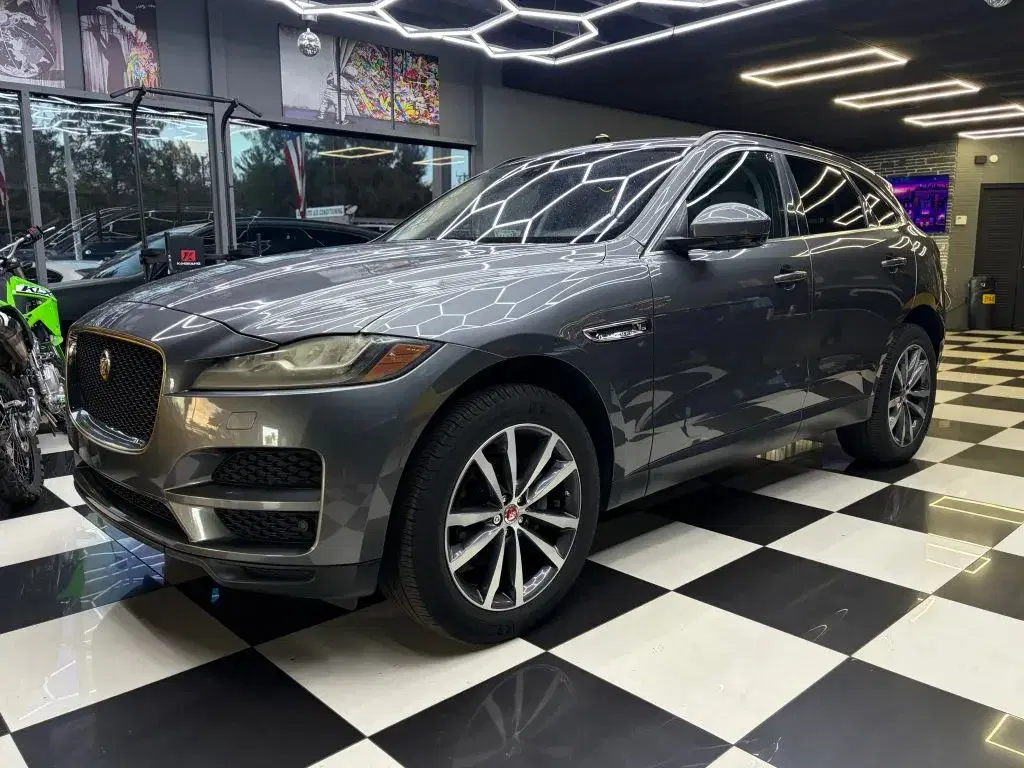 Jaguar F-Pace 25T Prestige Sport Utility 4D - Thumbnail 2
