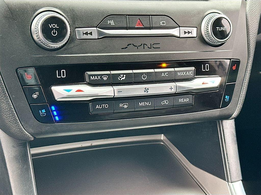 Ford Explorer Limited - Thumbnail 17