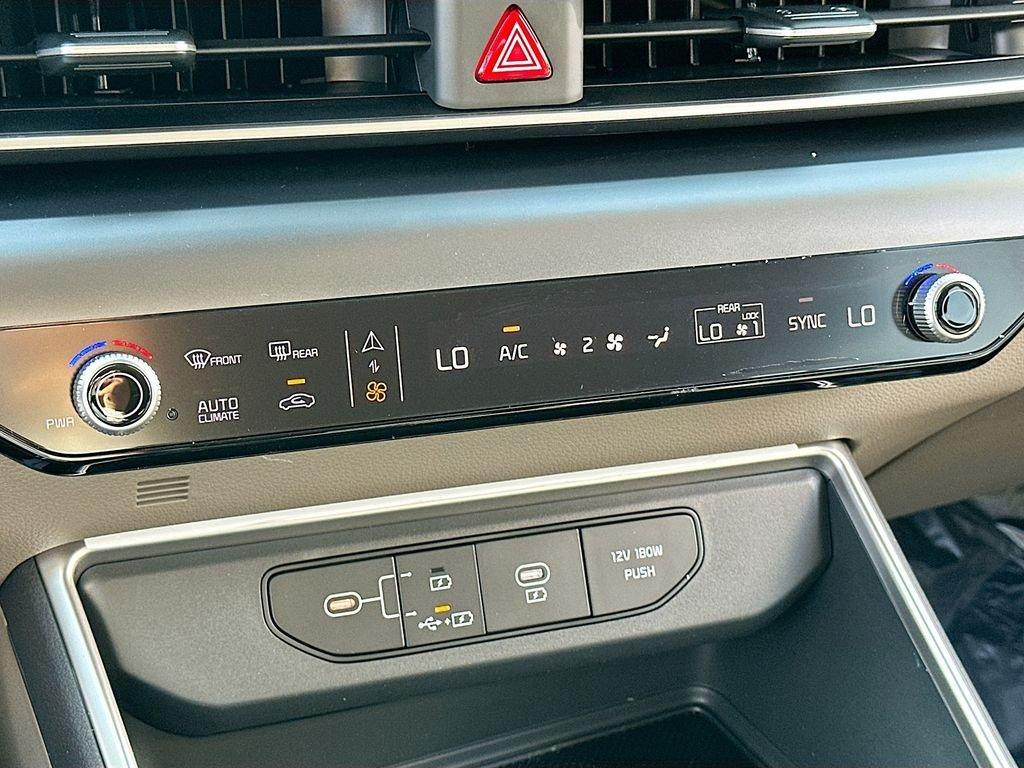 Kia Carnival Mpv Lxs - Thumbnail 17