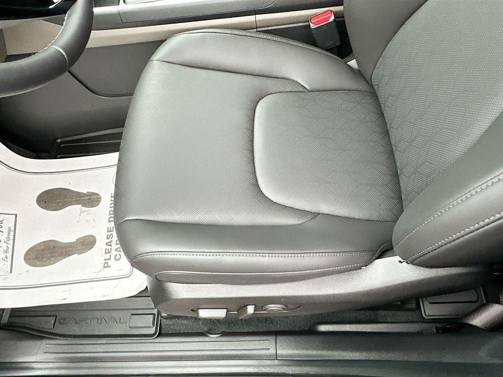 Kia Carnival Mpv Lxs - Thumbnail 20