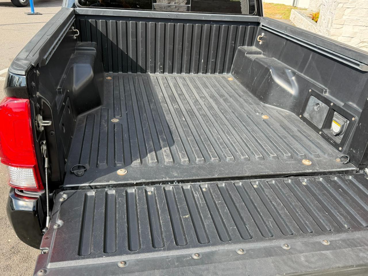 Toyota Tacoma - Thumbnail 18