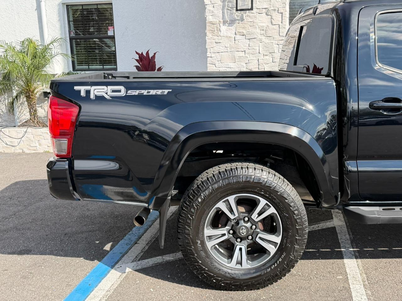 Toyota Tacoma - Thumbnail 20