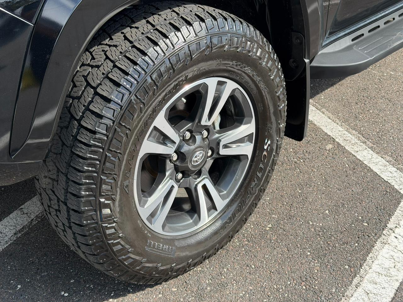 Toyota Tacoma - Thumbnail 8