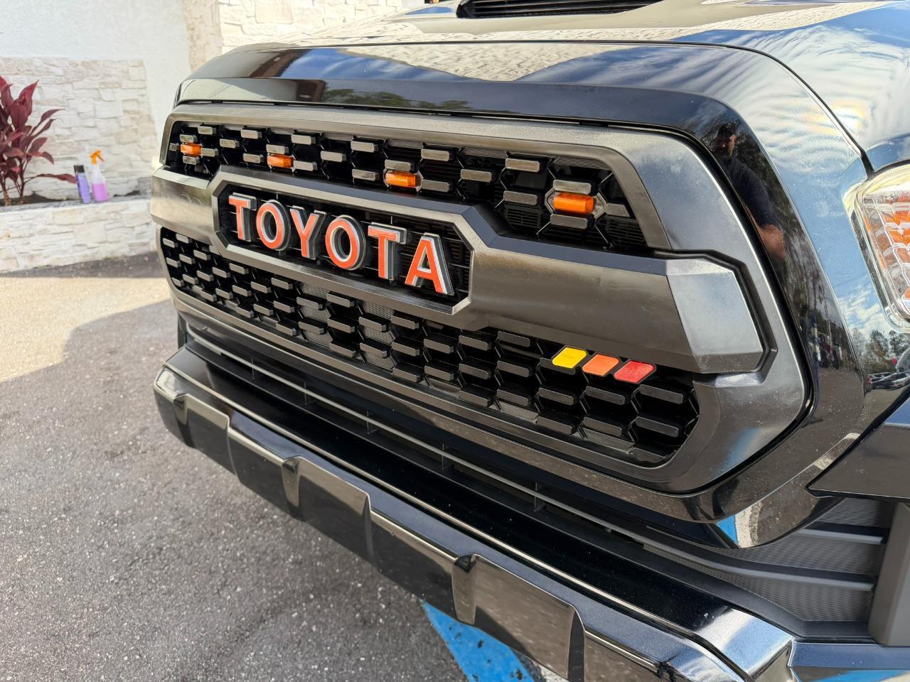 Toyota Tacoma - Thumbnail 4