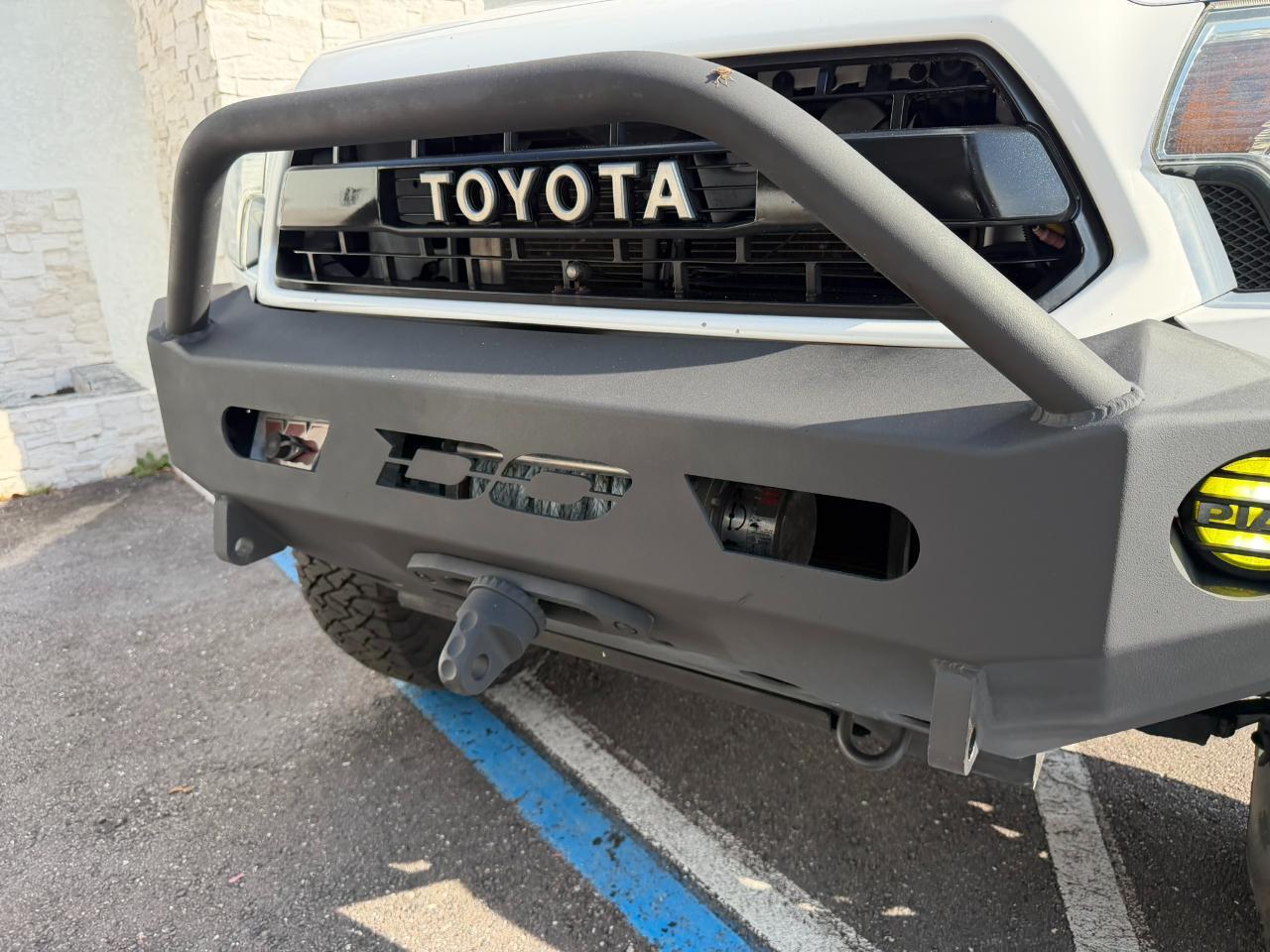 Toyota Tacoma - Thumbnail 5