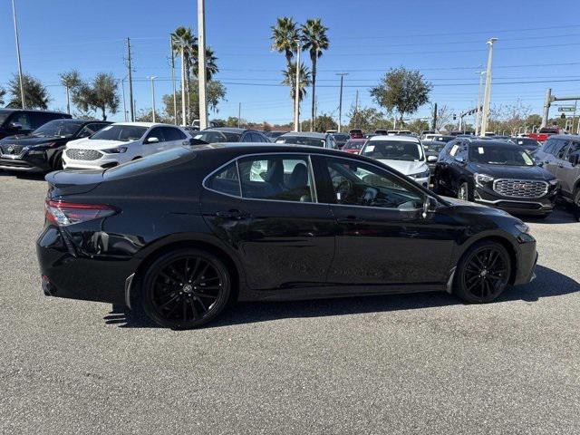 Toyota Camry Xse Sedan - Thumbnail 2