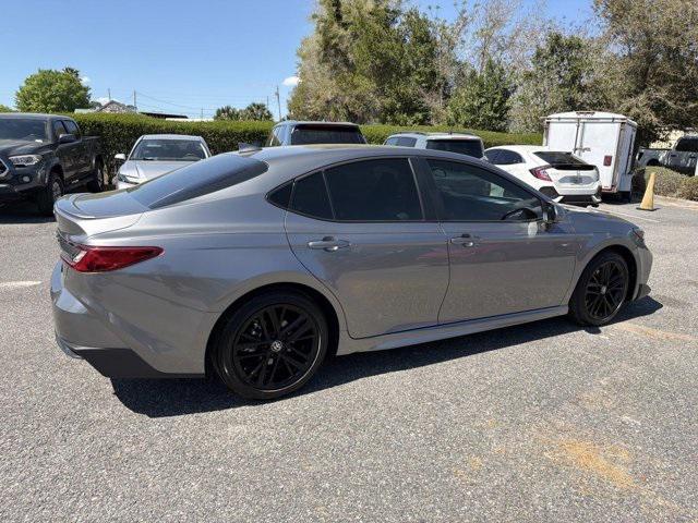 Toyota Camry Se - Thumbnail 2