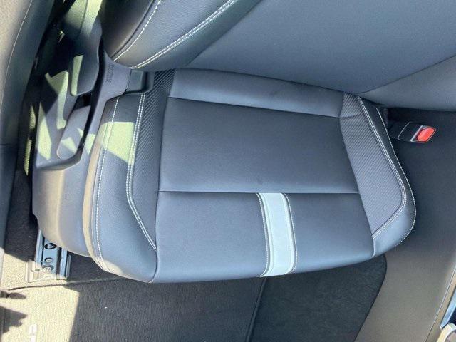 Toyota Camry Se - Thumbnail 16