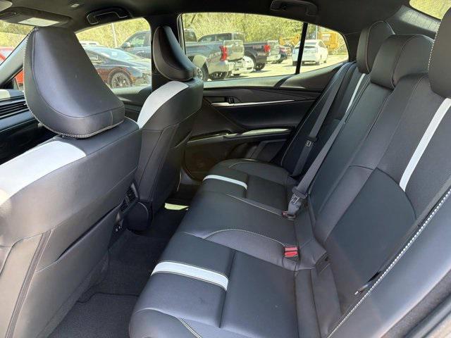 Toyota Camry Se - Thumbnail 14