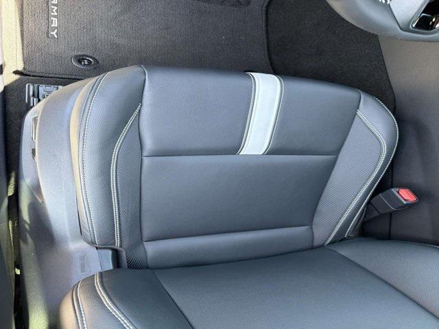 Toyota Camry Se - Thumbnail 9