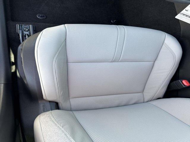 Toyota Camry Xle - Thumbnail 9