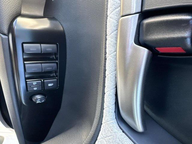 Toyota Camry Xle - Thumbnail 8