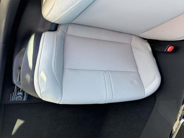 Toyota Camry Xle - Thumbnail 16