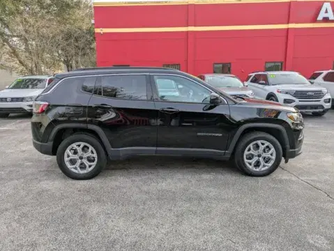 Jeep Compass Latitude - Thumbnail 4