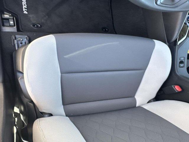 Toyota Corolla Le - Thumbnail 9