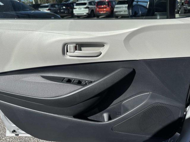 Toyota Corolla Le - Thumbnail 7