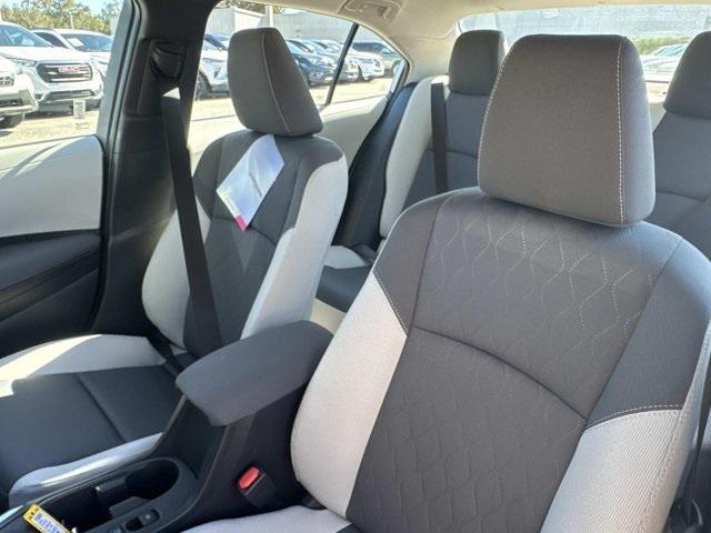 Toyota Corolla Le - Thumbnail 10