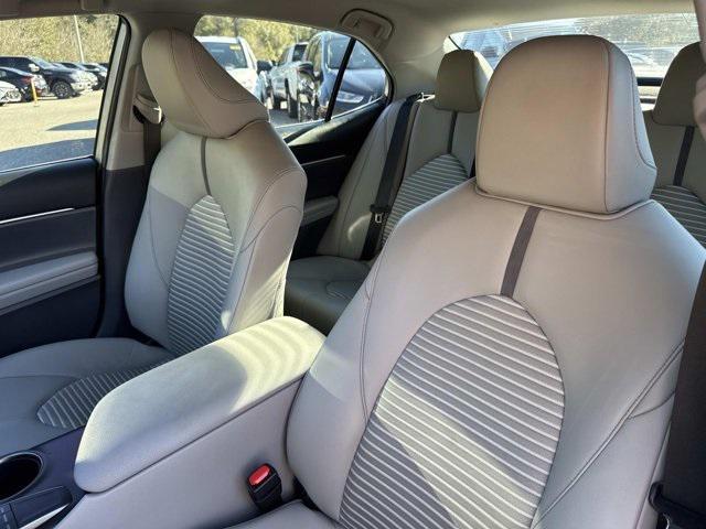 Toyota Camry Se Sedan - Thumbnail 11