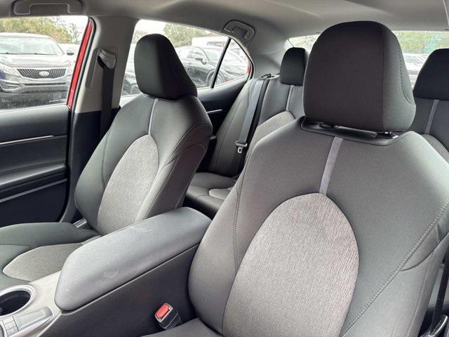 Toyota Camry Le Sedan - Thumbnail 11