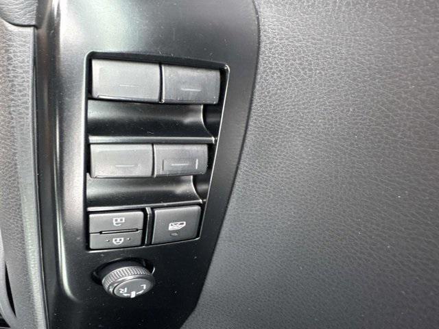 Toyota Camry Le - Thumbnail 8