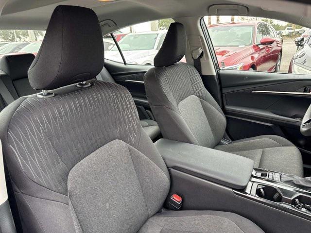 Toyota Camry Le - Thumbnail 16