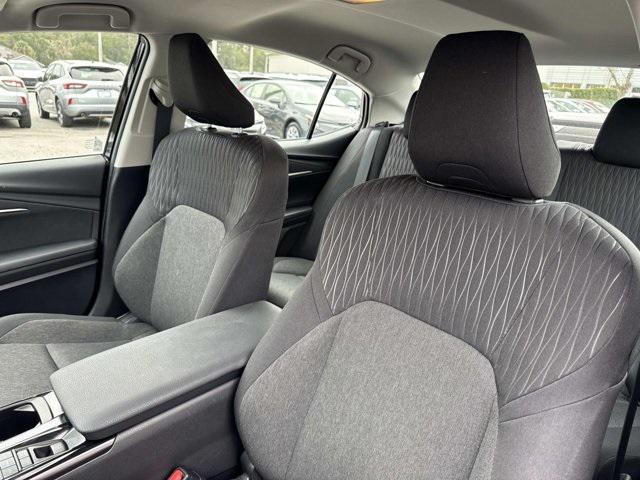 Toyota Camry Le - Thumbnail 10