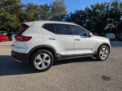 Volvo Xc40 Momentum - Thumbnail 4
