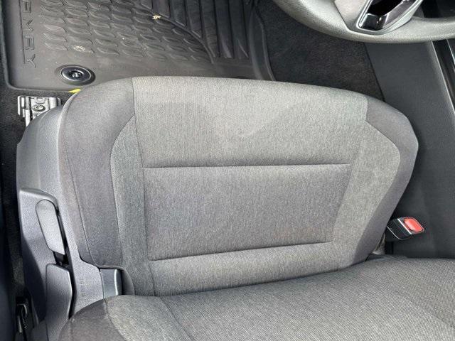 Toyota Camry Le - Thumbnail 9