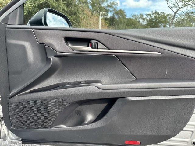 Toyota Camry Le - Thumbnail 14