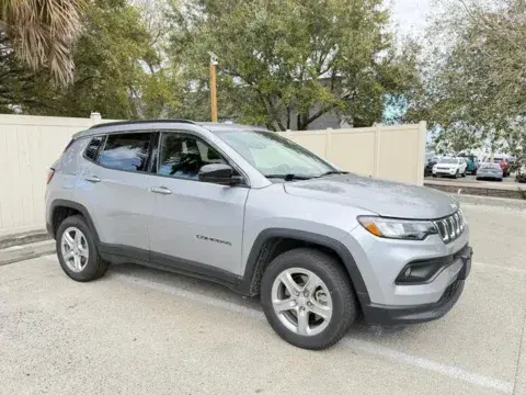 Jeep Compass Latitude - Thumbnail 3